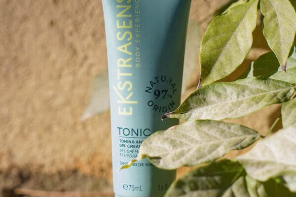 Tube de gel Tonic Nomade de la marque Ekstrasens. C'est une marque de cosmétique respectueuse et éthique.